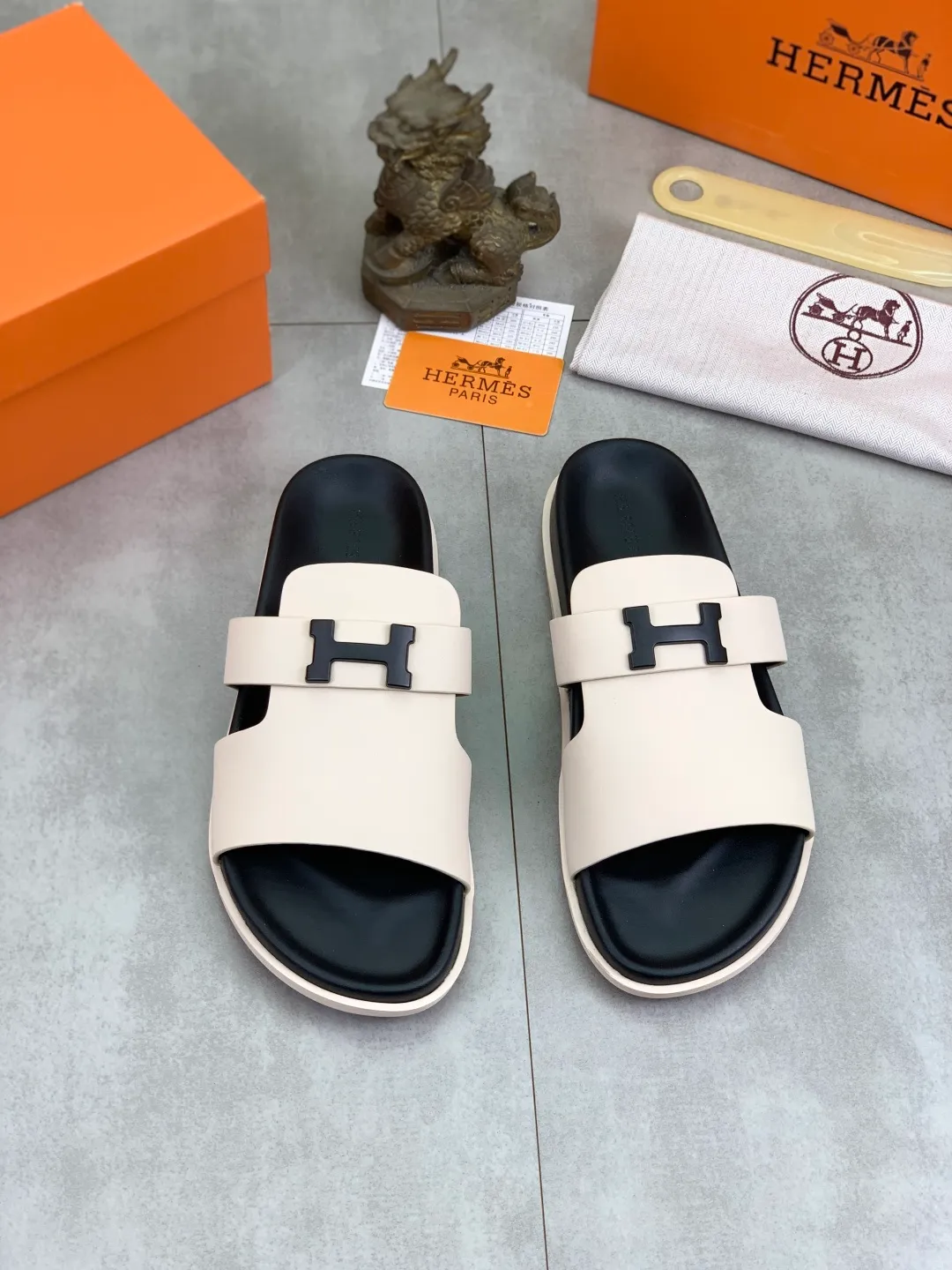Men's shoes 💰P440 New [HERMES] high-end quality new Hermès slippers, made of imported silk calfskin, wear-resistant and non-slip rubber outsole. Fashionable and elegant code number: 39-44 (38 45 46 customized)